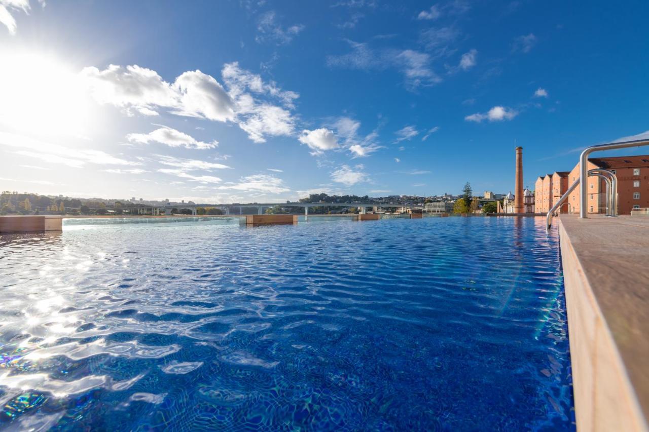 Pestana Douro Riverside Hotel Valbom  Exterior photo The rooftop pool at the hotel